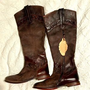 100 percent natural leather womens Bed/Stu Brown boots. Gently worn US size 9